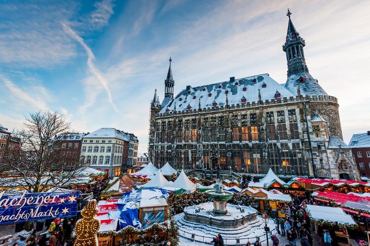 O Natal é uma forte tradição na Alemanha, também representada pelos tradicionais mercados natalinos como este em Aachen - iStock/Getty Images - iStock/Getty Images