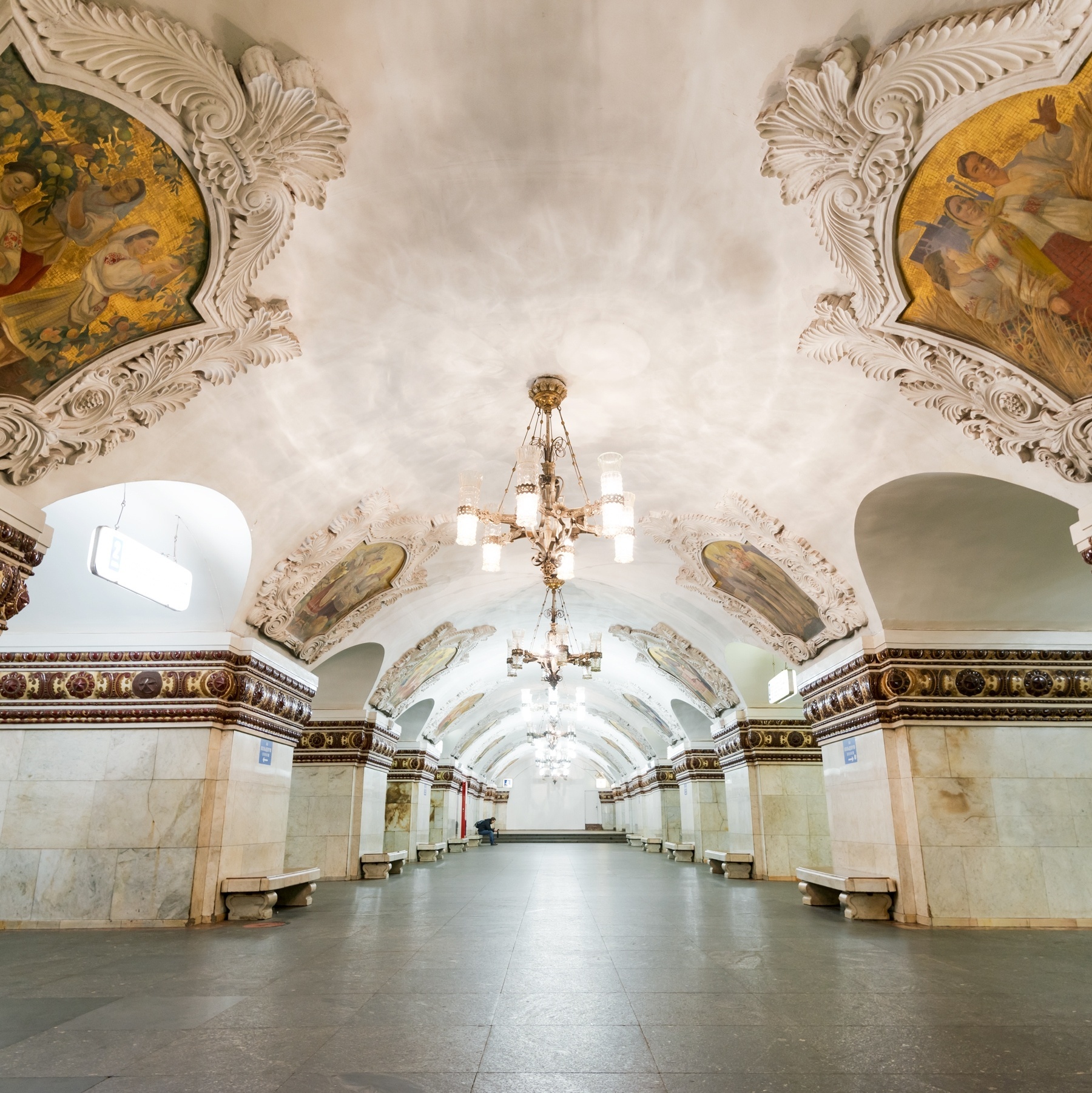 Em Moscou, estação de metrô celebra a amizade entre russos e ucranianos -  13/03/2022 - UOL Nossa