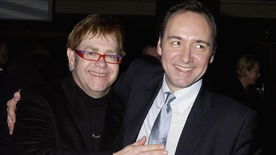 Elton John foi questionado sobre a presença de Kevin Spacey numa festa em sua mansão nos anos 2000 - Dave Benett/Getty Images