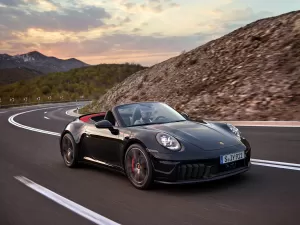 Novo Porsche 911 deixa tradições de lado, mas resiste a se tornar elétrico