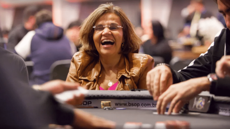 A atriz Claudia Rodrigues utilizou o pôquer como ferramenta para diminuir progressão da esclerose múltipla. A atriz Claudia Rodrigues utilizou o pôquer como ferramenta para diminuir progressão da esclerose múltipla.