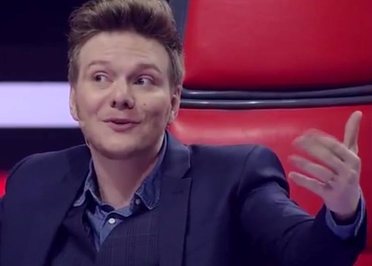 1.out.2015- Michel Teló disputa candidata com Claudia Leitte em sua estreia no "The Voice Brasil" - Reprodução/TV Globo