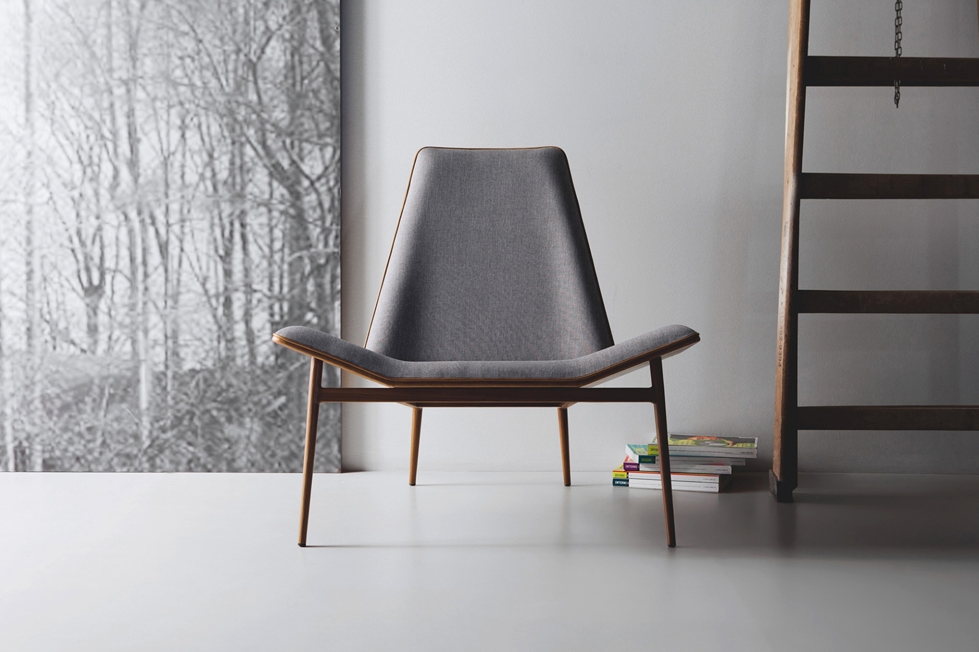 Prêmio Design MCB 2015 - categoria "Mobiliário" - modalidade produto. 2º lugar: Poltrona Kei. O móvel projetado por Marcelo Ligieri tem um visual balanceado traçado pela estrutura esbelta dos pés e a leveza da concha. O móvel é produzido pela Doimo Brasil. Os vencedores e finalistas serão expostos no Museu da Casa Brasileira em São Paulo (SP), de 26 de novembro de 2015 a 31 de janeiro de 2016. Outras informações: www.mcb.org.br - Divulgação