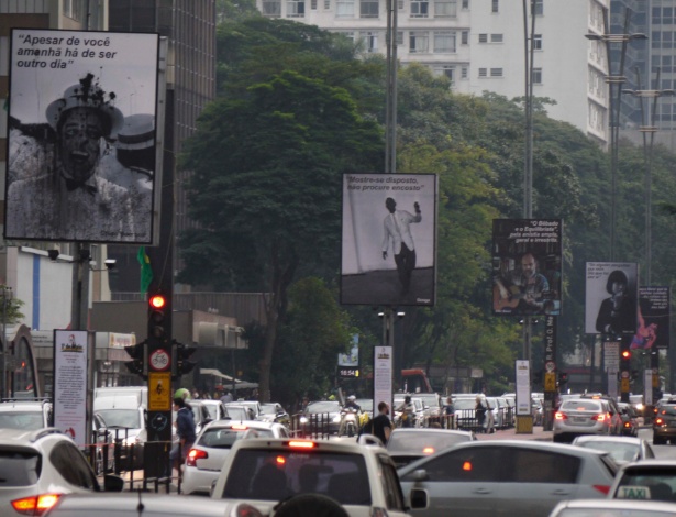 Imagem de Chico Buarque exposta na Avenida Paulista é danificada - Divulgação