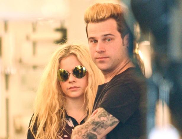 Avril e Ryan flagrados juntos em janeiro desde ano - AKM