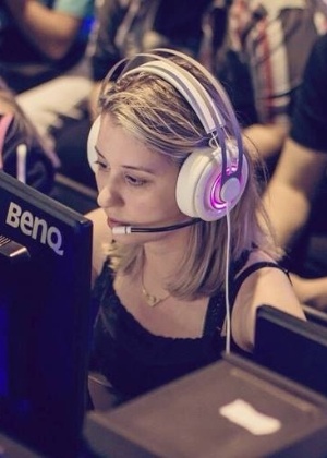 Claudia Santini - pro player de "Conter-Strike" - Acervo pessoal - Acervo pessoal