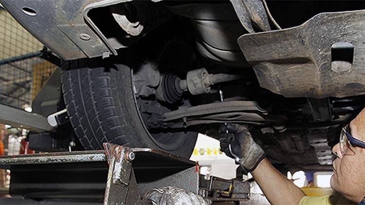 Suspensão de um carro - Folhapress - Folhapress