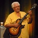 O guitarrista Larry Coryell se apresenta no Detroit Jazz Festival, em Detroit (EUA) - Getty Images