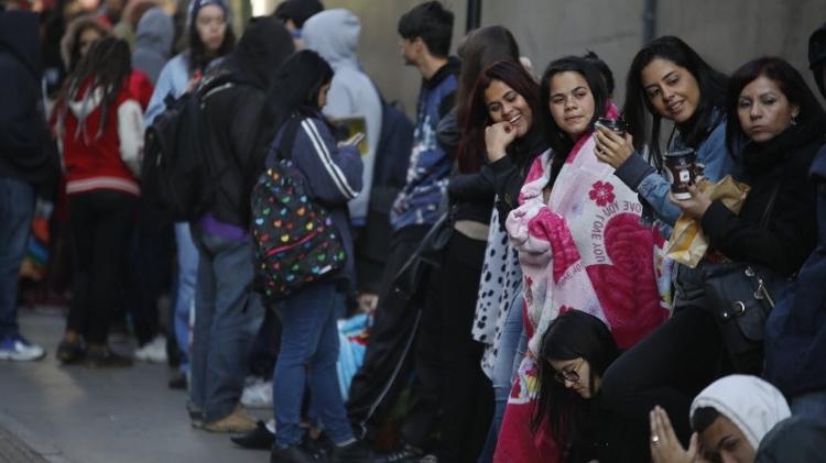 Fila para a venda de ingressos para o terceiro show do U2 em São Paulo marcado para 22 de outubro no estádio do Morumbi  - Suamy Beydoun/Agif/Estadão Conteúdo - Suamy Beydoun/Agif/Estadão Conteúdo