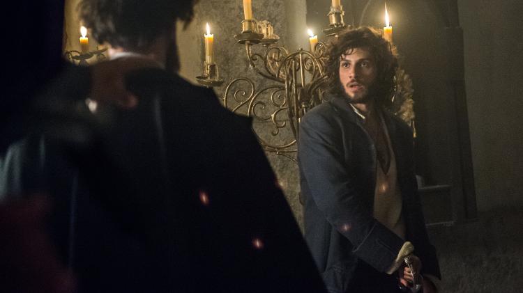 Joaquim (Chay Suede) luta com Thomas (Gabriel Braga Nunes) em "Novo Mundo" - Raquel Cunha/TV Globo - Raquel Cunha/TV Globo