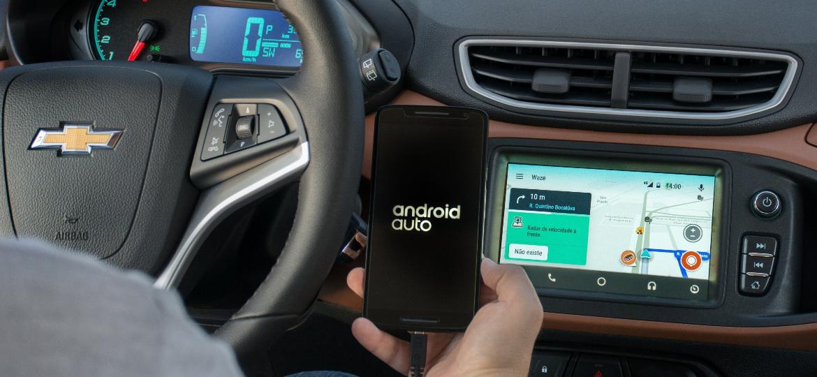 Android Auto e Apple CarPlay, sistemas de projeção nas centrais multimídia, são só a primeira fase de interação entre carro e celulares - Divulgação