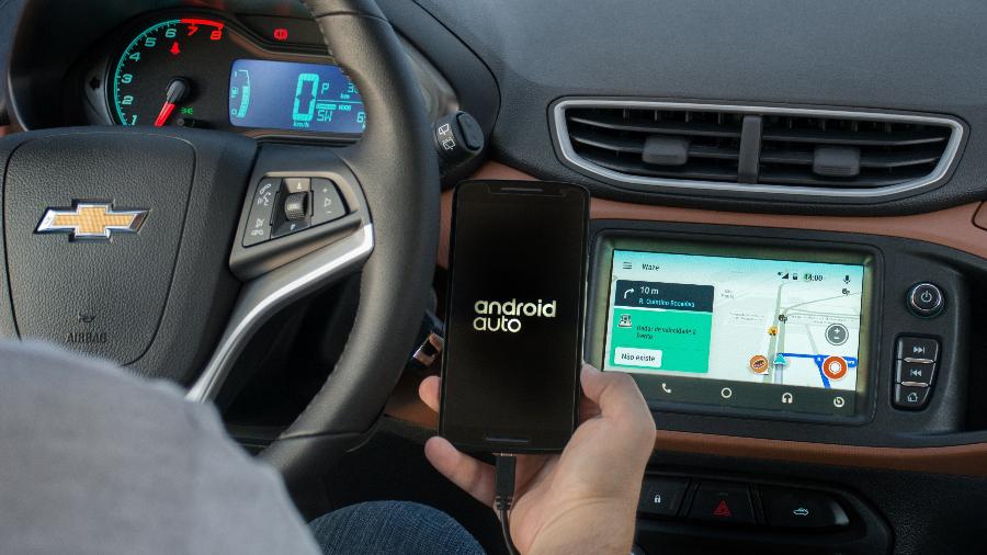 Central MyLink, do Chevrolet Onix, é uma das que passarão a ser compatíveis com espelhamento do Waze via Android Auto - Divulgação