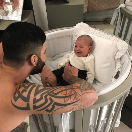 Gusttavo Lima brinca com o filho, Gabriel - Reprodução/Instagram/gusttavolima