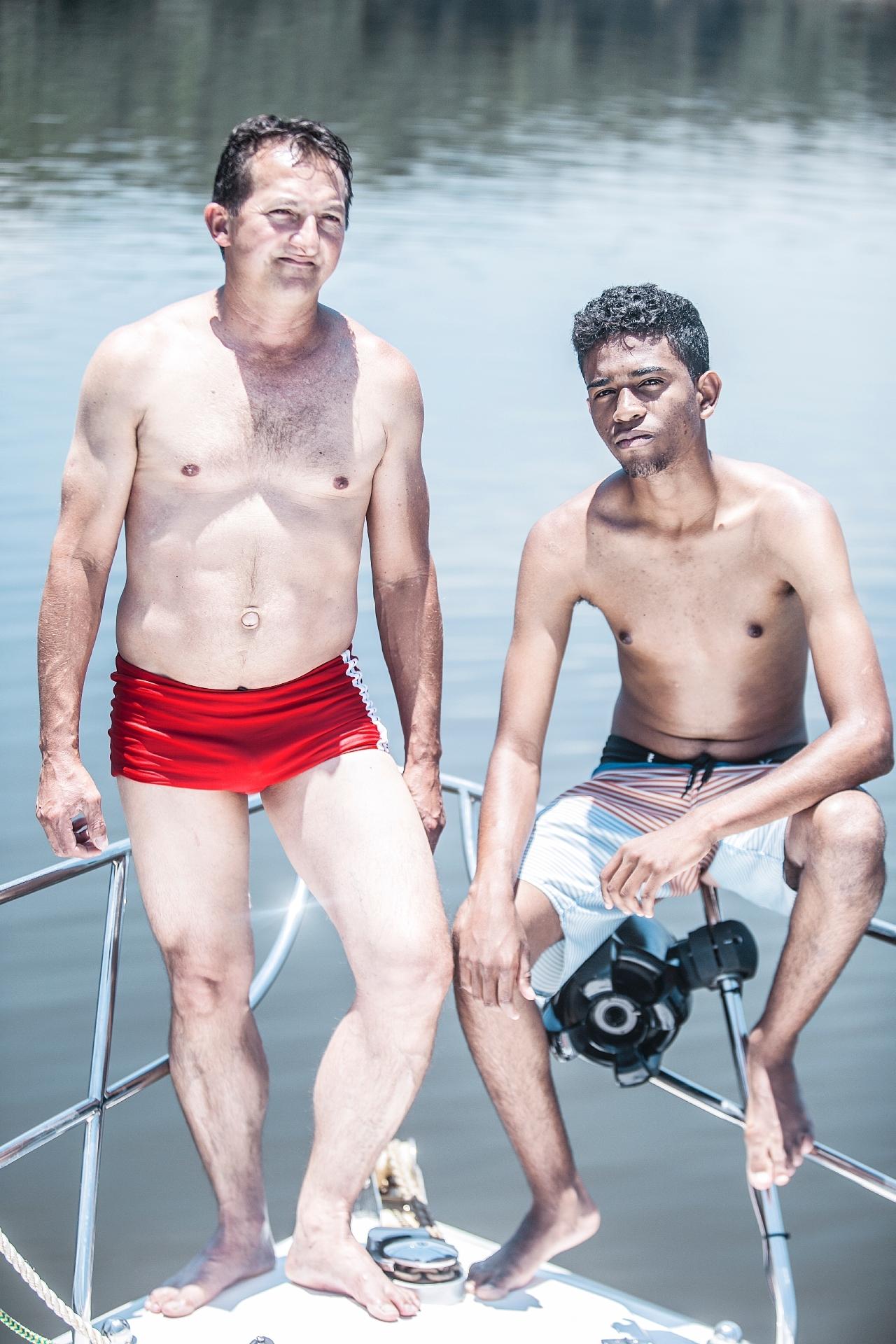 Em dia 'ostentação', vendedores da Hinode curtem festa em lanchas - Carine Wallauer/UOL