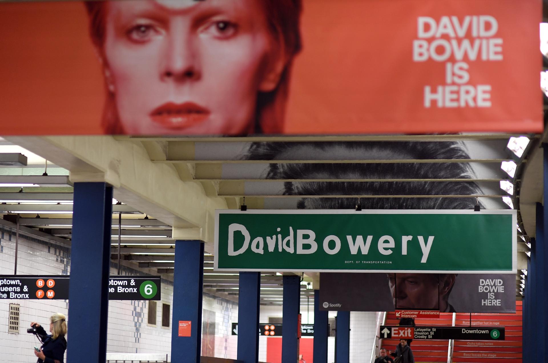 Estação de metrô Broadway-Lafayette em Nova York ganha exposição sobre David Bowie - Angela Weiss/AFP