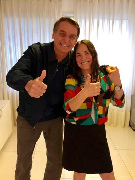 Regina e Bolsonaro fizeram fotos e vídeos juntos - Reprodução/Twitter - Reprodução/Twitter