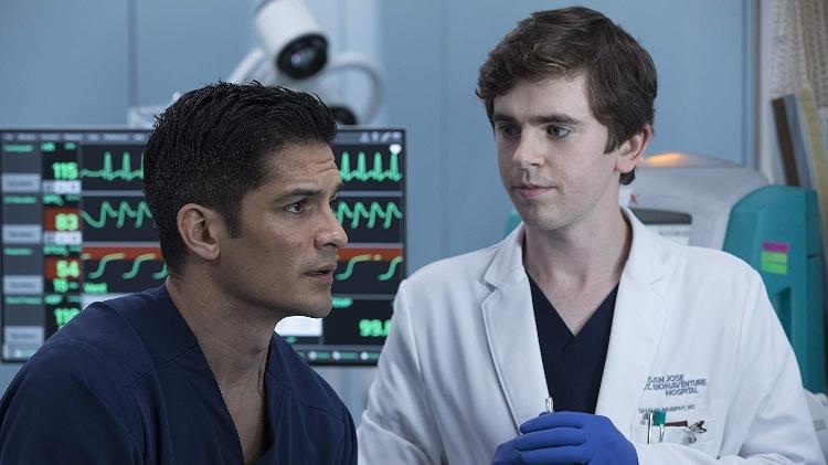 Melendez (Nicholas Gonzalez) e Shaun Murphy (Freddie Highmore) em cena de "The Good Doctor" - Divulgação - Divulgação