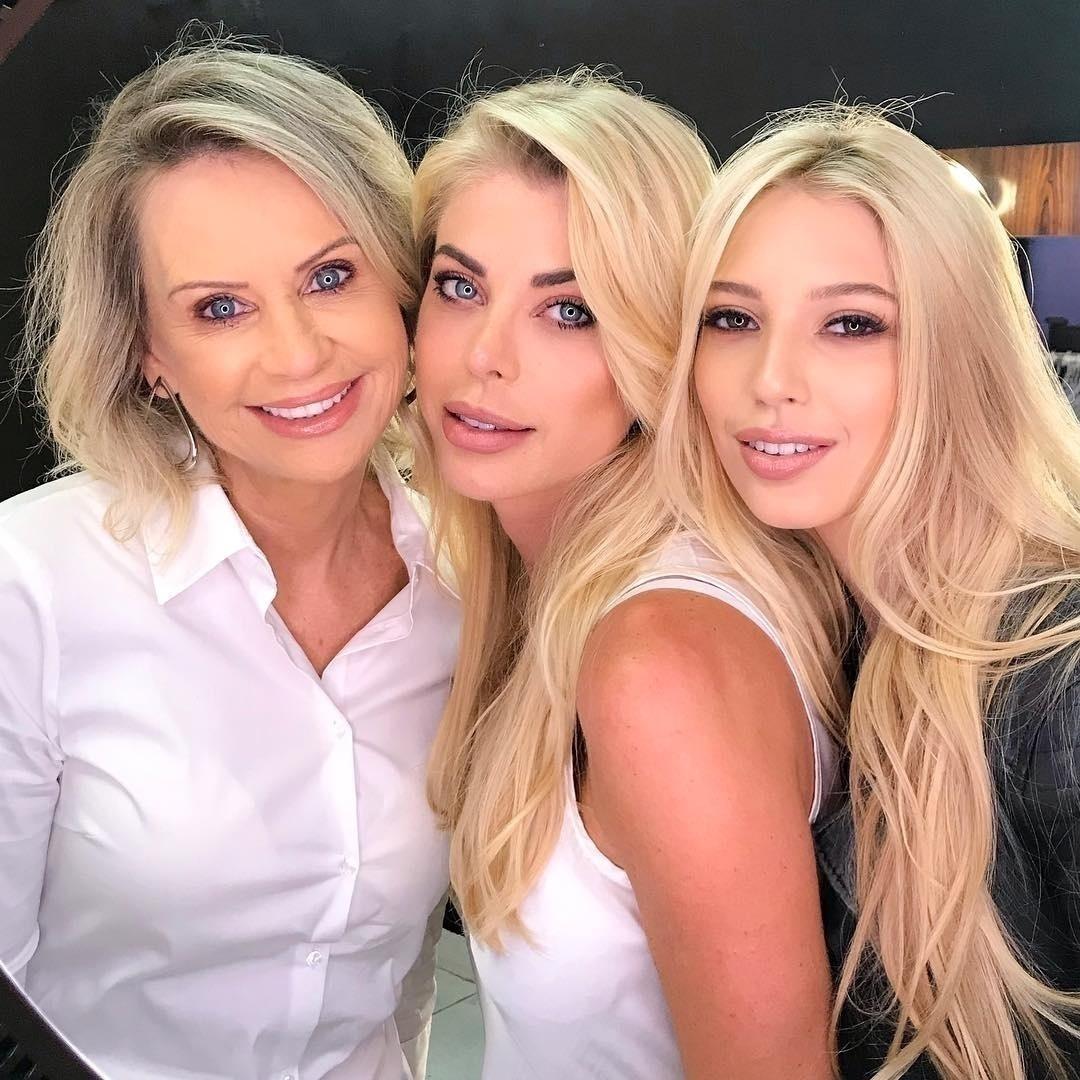 Caroline Bittencourt com a mãe, Rosângela, e a filha, Isabelle - Reprodução / Instagram