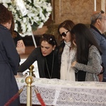 Amigos e familiares, entre eles Claudia Faissol, ex-mulher de João Gilberto, compareceram ao velório do pai da bossa nova - ROBERTO FILHO / BRAZIL NEWS