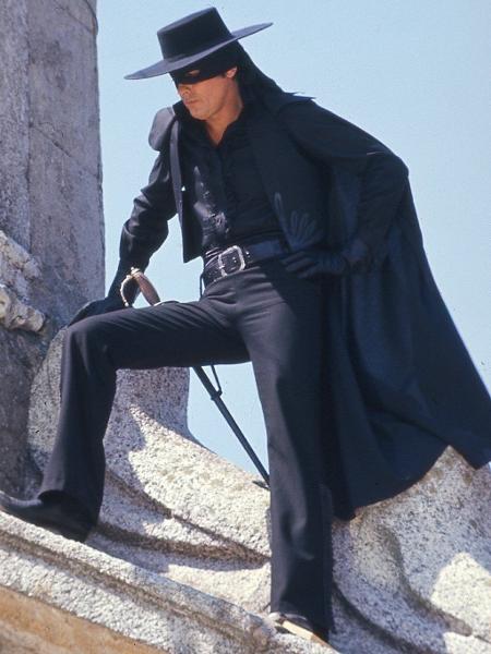 Alain Delon vive zorro em filme do italiano Duccio Tessari - Reprodução - Reprodução