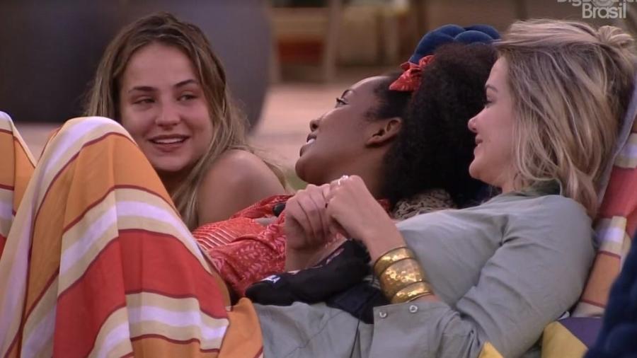 Gabi, Thelma e Marcela relembram de ex-BBBs - Reprodução/Globoplay