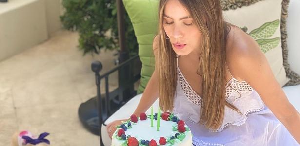 Sofía Vergara comemora aniversário e impressiona os fãs com sua