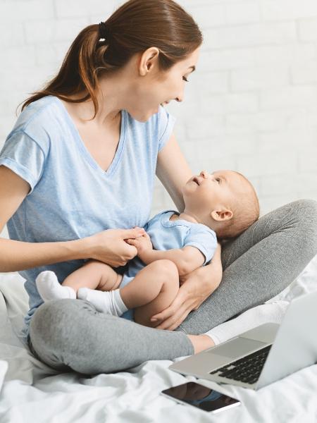 Babá eletrônica, cadeirinha de balanço e chaleira são alguns dos produtos que podem ajudar com um bebê - Getty Images/iStockphoto