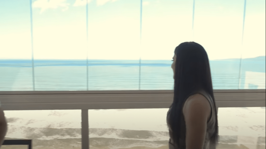 Vista para o mar da sala de estar - Reprodução/Youtube/Casa Vogue Brasil