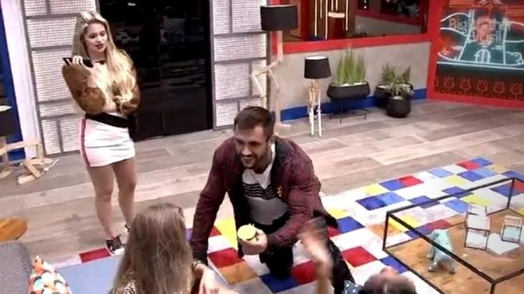 BBB 21: Arthur sings Carla with a better half - Playback / Globoplay - Playback / Globoplay