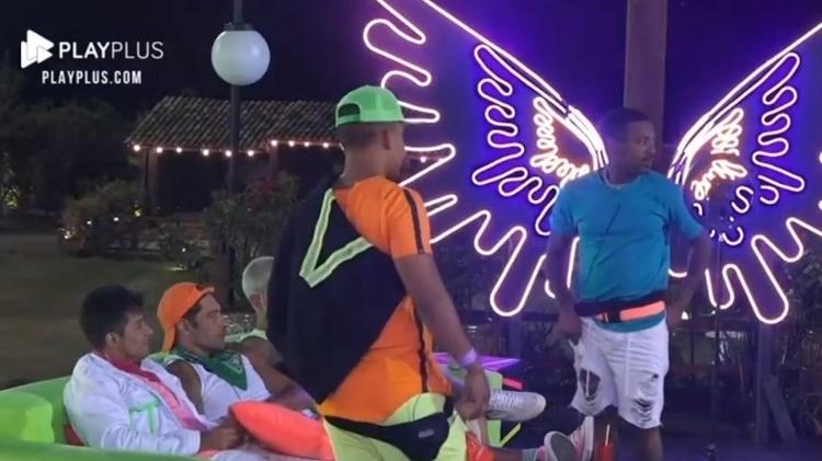 A Fazenda: Nego do Borel fala de chegar em Marina Ferrari  - Reprodução/Playplus - Reprodução/Playplus