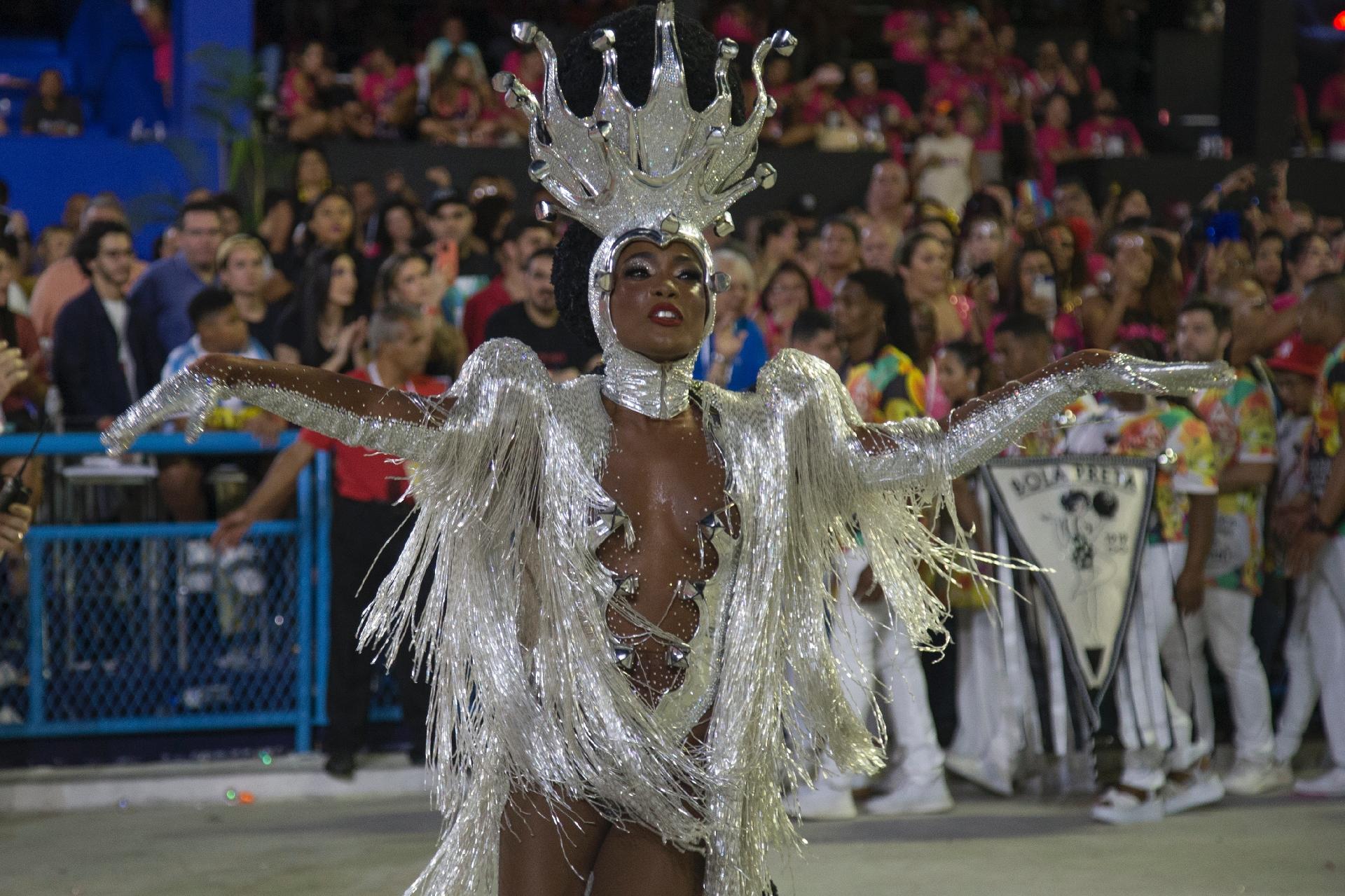 Erika Januza é rainha de bateria da Viradouro - Júlio César Guimarães/UOL