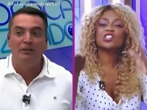 Léo Dias e Cariúcha batem boca ao vivo no Fofocalizando: 'O que tem a ver?'