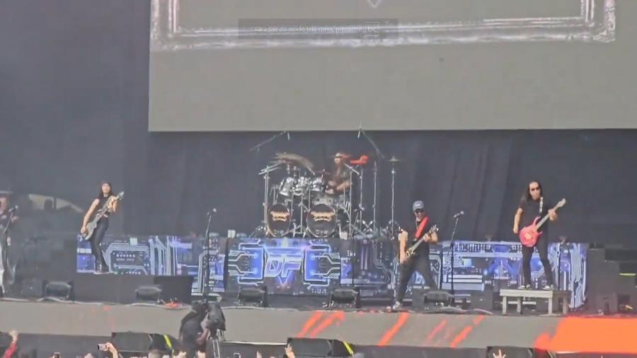 Dragonforce durante apresentação no Knotfest - Reprodução