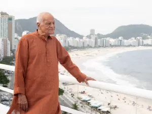 Solução da crise climática é mudar o sistema econômico, diz Satish Kumar