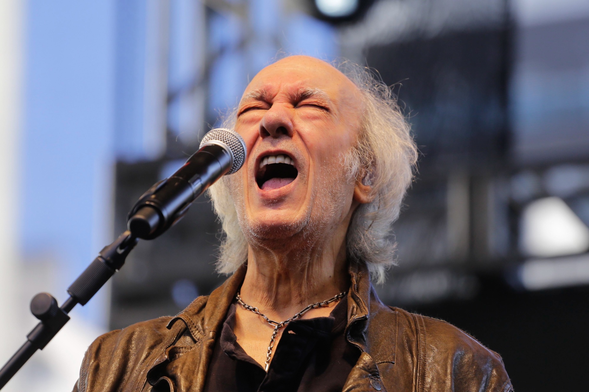 21.jun.2015 - Erasmo Carlos é uma das principais atrações deste domingo na Virada Cultural. Ele subiu ao palco São João, que fica no centro de São Paulo - Nelson Antoione/Frame/Estadão Conteúdo