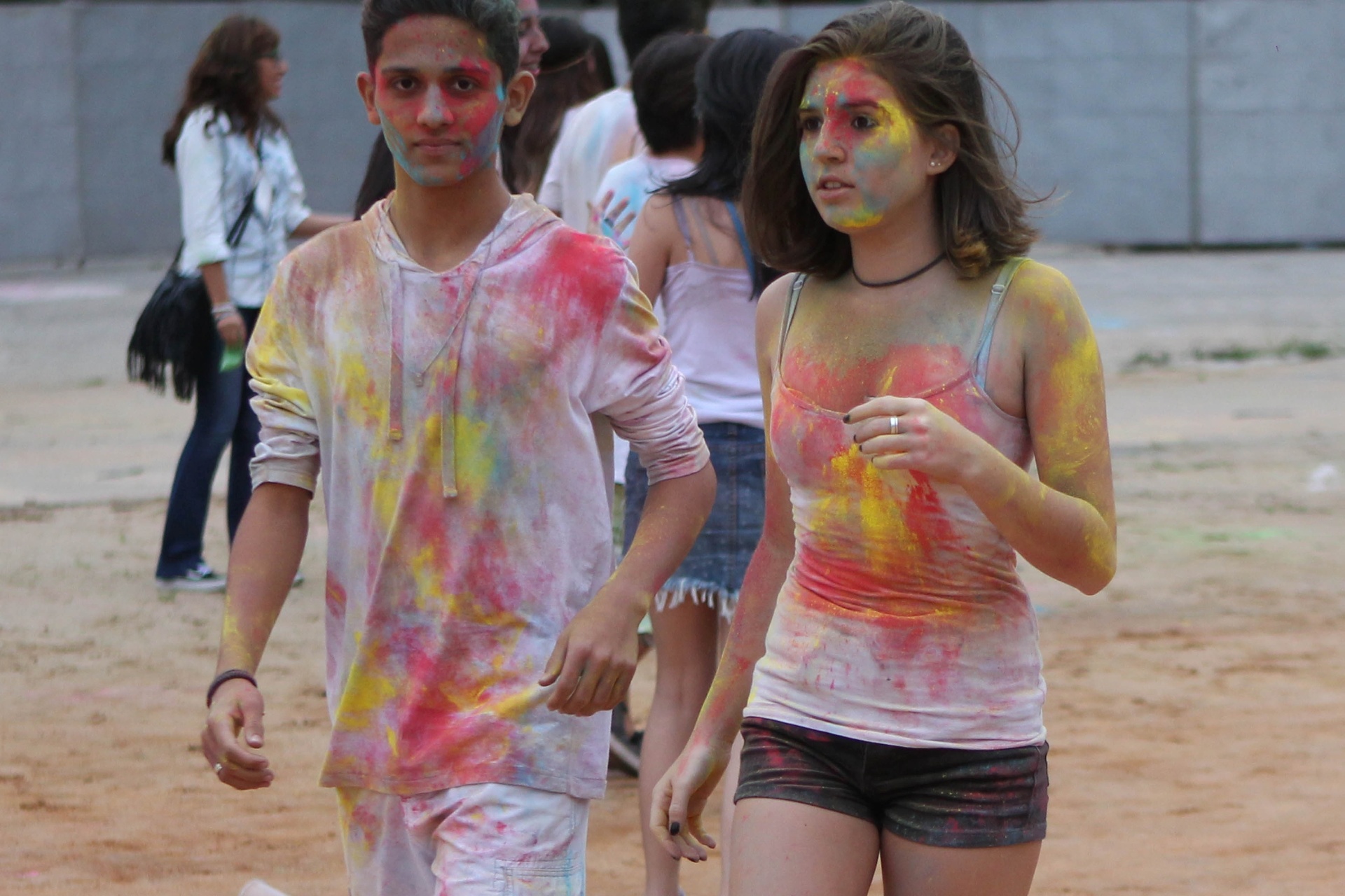 4.out.2015 - Festival Holi Color Brasil atrai muitos jovens na Arena Relâmpago, no Estádio da Portuguesa ? Canindé, em São Paulo, neste domingo - Junior Lago/UOL