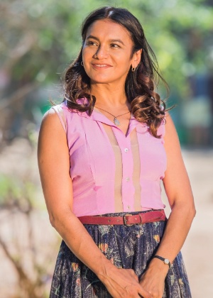 Dira Paes posa nos bastidores de gravações da novela "Velho Chico", da Globo - Caiua Franco/Globo - Caiua Franco/Globo