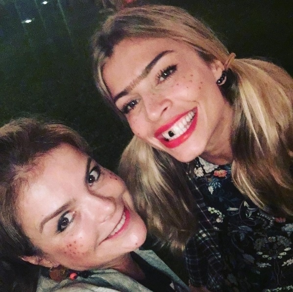 3.jul.2016 - Grazi Massafera, ao lado da empresária Márcia Marbá, mostra que caprichou no visual caipira para a festa de Angélica e Luciano Huck - Reprodução/Instagram/marciamarba