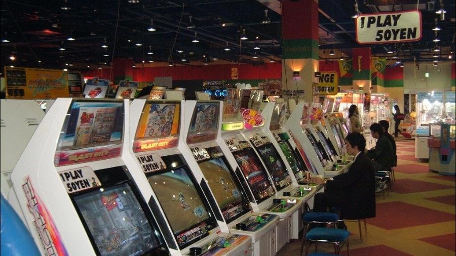 Homem foi encontrado escondido entre máquinas em um arcade no Japão; ele é acusado de roubar escola e outros estabelecimentos locais - Reprodução