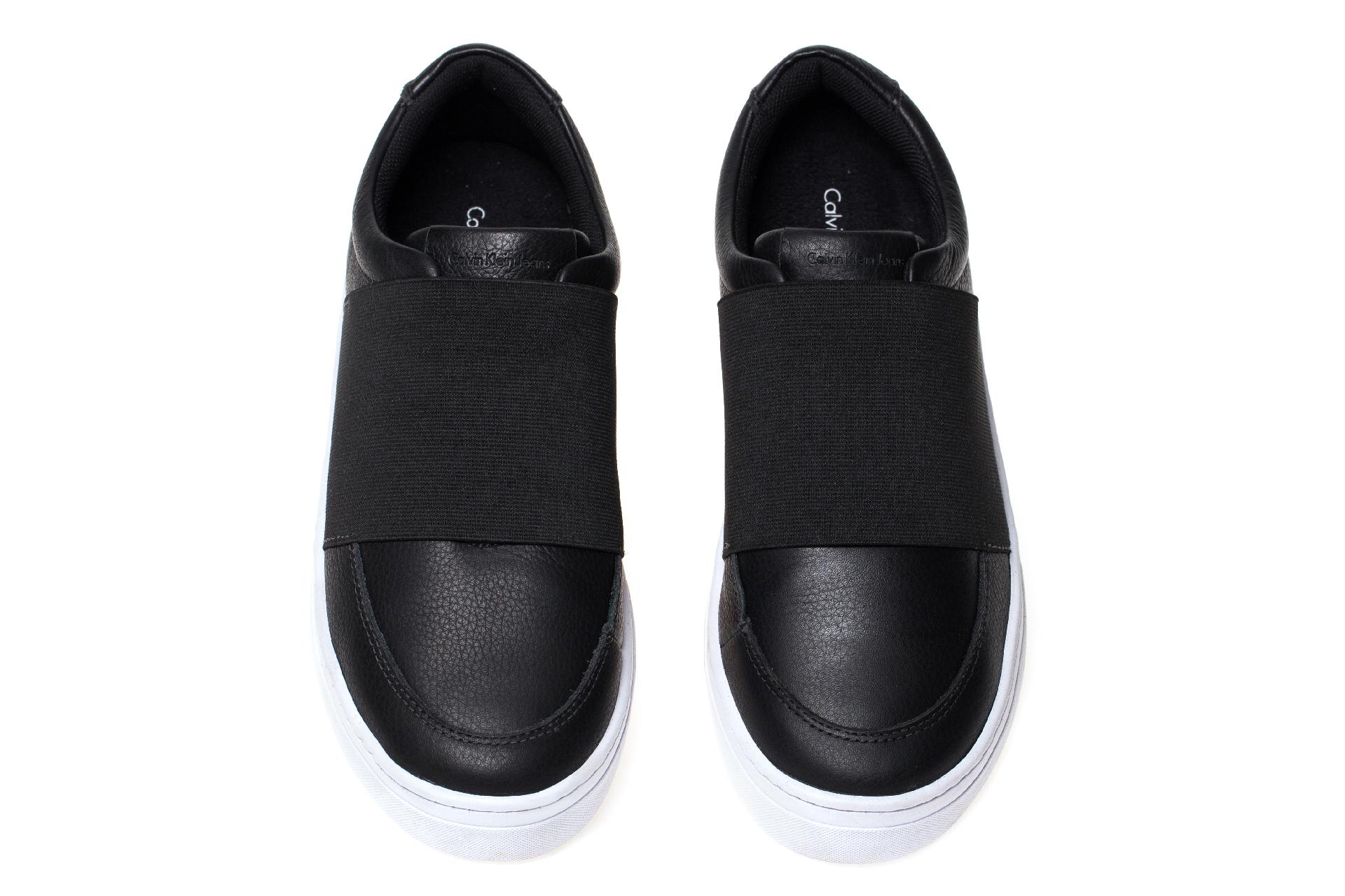 Com elástico, R$ 339, Calvin Klein Jeans, explore.calvinklein.com/pt_BR/ - Divulgação