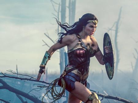 Gal Gadot em cena de "Mulher-Maravilha" (2017) - Divulgação