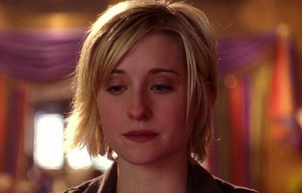 Allison Mack em cena na série de TV "Smallville" (2001) - Divulgação