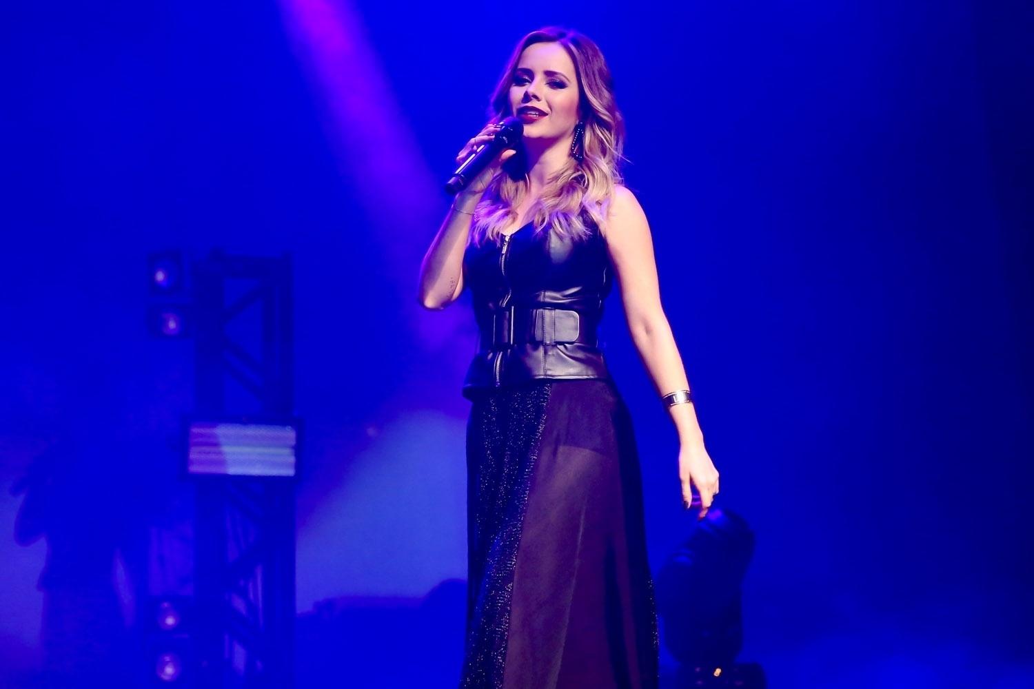 Sandy participa da gravação do DVD da banda Angra, em São Paulo. A parceria acontece na música "Black Widow's Web", do álbum "ØMNI" - Manuela Scarpa/Brazil News