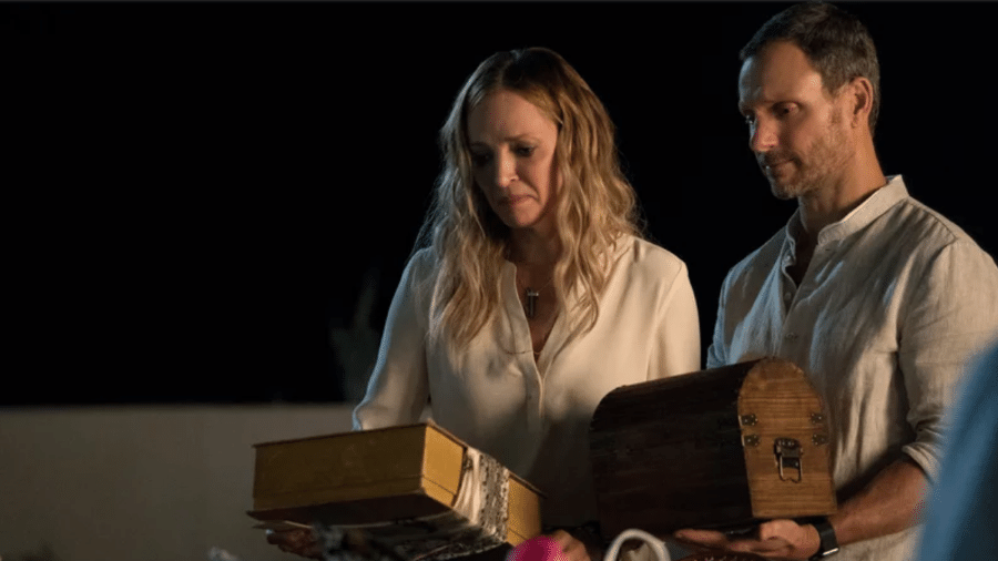 Uma Thurman e Tony Goldwyn em cena de "Chambers" - Reprodução/EW