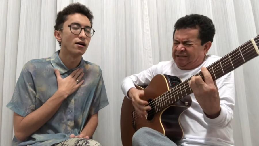 Gabeu canta O Menino da Porteira com o pai, Solimões - Reprodução/YouTube
