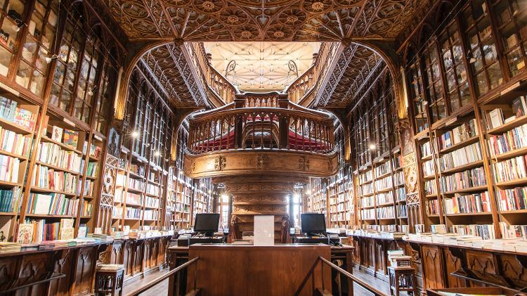 Coleção da Livraria Lello é um dos muitos atrativos do Porto (Portugal) - Ivo Rainha