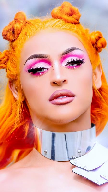 Será que estes looks da Pabllo Vittar homenageiam personagens de games? -  Quicando - UOL