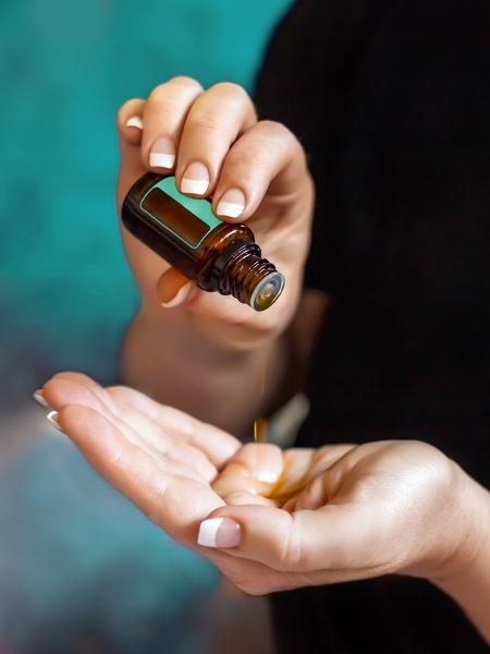A aromaterapia pode produzir tanto um efeito calmante quanto energizante, dependendo da composição dos óleos utilizados - Natalie Maro/Getty Images/iStockphoto