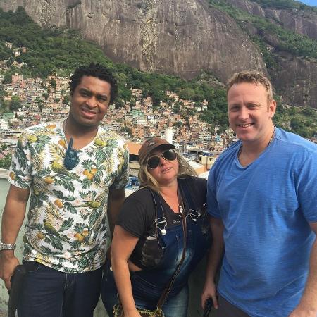 Sérgio Hondjakoff nos bastidores de "Rocinha: Toda história tem dois lados" - Reprodução / Instagram