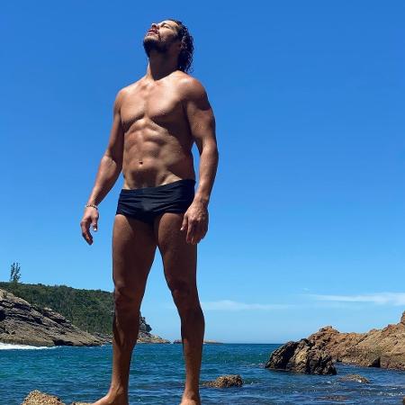 José Loreto mostra corpo definido em clique na praia - Reprodução/Instagram